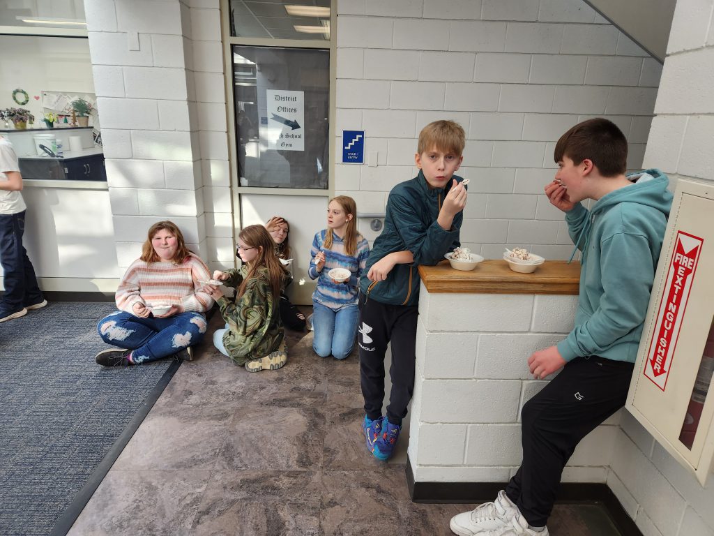 Students enjoy ice cream