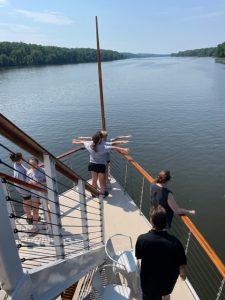 students pull a titanic scene