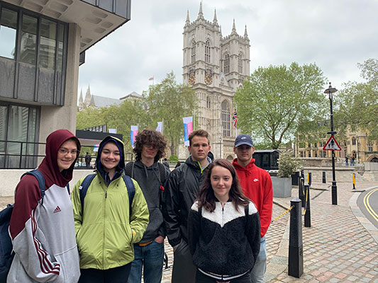 6 students pose as a group in the United Kingdom