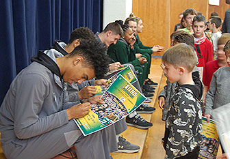 siena player signs autography for young student